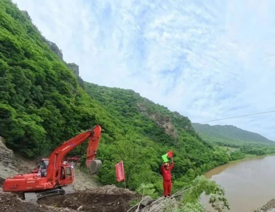 硬核破解“最后一公里”难题，，，，，，，云顶国际yd888智能应抢救援装备助力“应急使命·2025”演习！