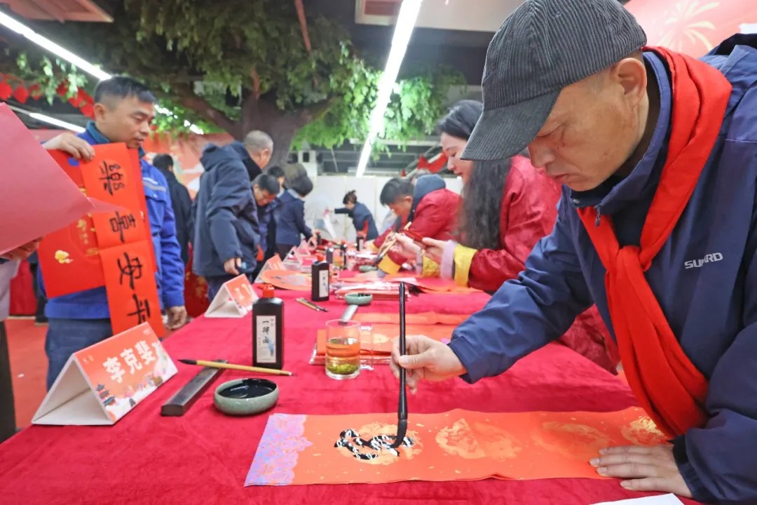 文字迎春，，，，祝福暖心！在云顶国际yd888智能“囤”年味、送温暖、迎新春