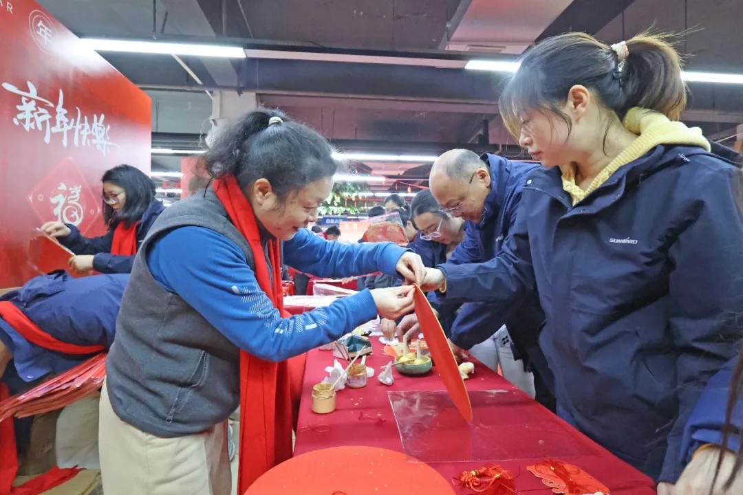 文字迎春，，，，祝福暖心！在云顶国际yd888智能“囤”年味、送温暖、迎新春