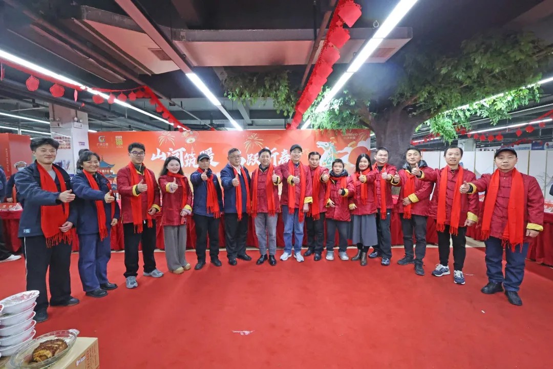 文字迎春，，，，祝福暖心！在云顶国际yd888智能“囤”年味、送温暖、迎新春